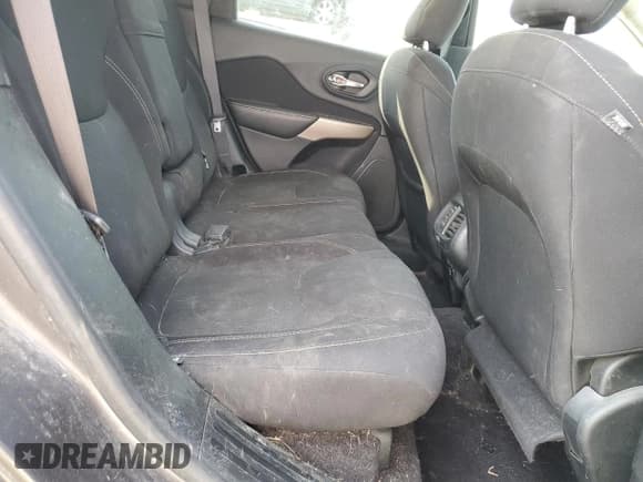 ✅ 2017 Jeep Cherokee Latitude • VIN: 1C4PJMCB8HW646850 • Lot: 84464355. Wystawiony na Copart z przebiegiem 122 509 mil. Bezpłatny archiwum sprzedaży aukcyjnych z USA i szczegółowy raport historii pojazdu na DreamBid. Zdjęcie 11.