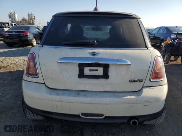✅ 2009 MINI Hardtop • VIN: WMWMF335X9TW73914 • Лот: 85892285. Опубликован ранее на Copart с пробегом 146 765 миль. Бесплатный доступ к архиву аукционных продаж из США и подробный отчёт об истории автомобиля на DreamBid. Изображение 6.