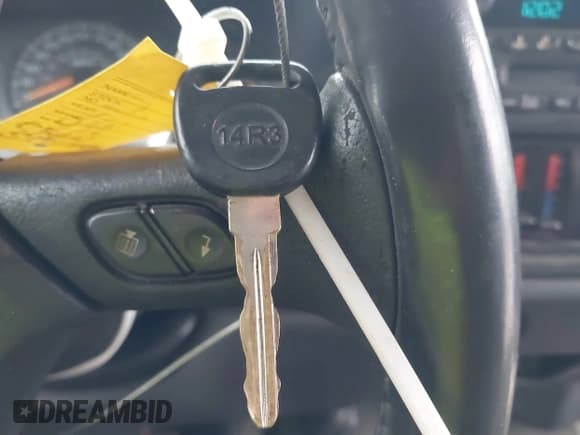 ✅ 2004 Chevrolet Silverado 1500 LS • VIN: 2GCEK13T341408143 • Lot: 43767693. Wystawiony na IAAI z przebiegiem Nie podano. Bezpłatny archiwum sprzedaży aukcyjnych z USA i szczegółowy raport historii pojazdu na DreamBid. Zdjęcie 11.