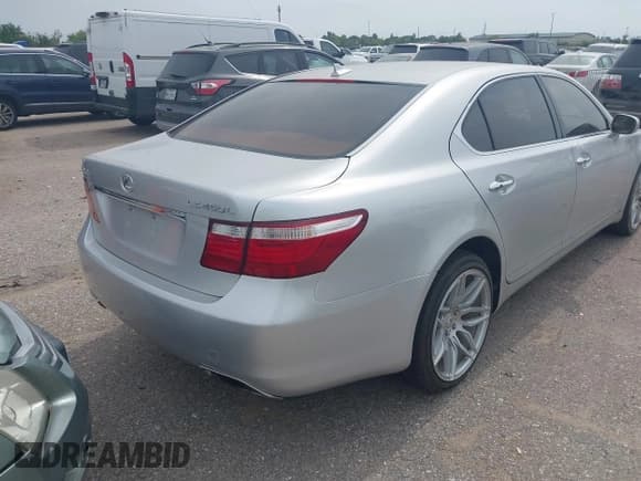 ✅ 2007 Lexus LS 460 L • VIN: JTHGL46FX75005436 • Лот: 42893342. Опубликован ранее на IAAI с пробегом 187 963 миль. Бесплатный доступ к архиву аукционных продаж из США и подробный отчёт об истории автомобиля на DreamBid. Изображение 4.