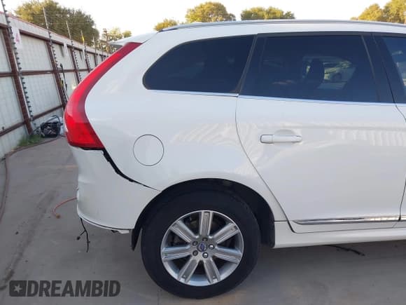 ✅ 2017 Volvo XC60 Inscription • VIN: YV440MDU6H2023396 • Lot: 43425784. Wystawiony na IAAI z przebiegiem 82 759 mil. Bezpłatny archiwum sprzedaży aukcyjnych z USA i szczegółowy raport historii pojazdu na DreamBid. Zdjęcie 19.