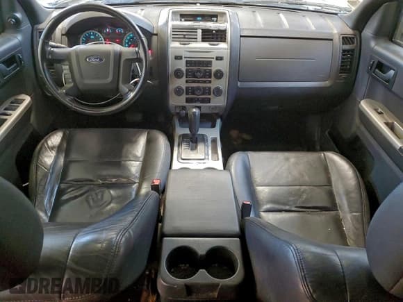 ✅ 2010 Ford Escape XLT • VIN: 1FMCU9DG7AKD29728 • Lot: 94086055. Wystawiony na Copart z przebiegiem 192 401 mil. Bezpłatny archiwum sprzedaży aukcyjnych z USA i szczegółowy raport historii pojazdu na DreamBid. Zdjęcie 8.