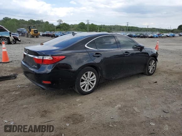 ✅ 2014 Lexus ES 330 • VIN: JTHBK1GG5E2147548 • Лот: 56115535. Опубликован ранее на Copart с пробегом 115 604 миль. Бесплатный доступ к архиву аукционных продаж из США и подробный отчёт об истории автомобиля на DreamBid. Изображение 3.