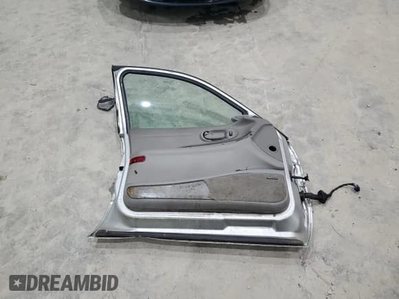 ✅ 2001 Buick LeSabre Custom • VIN: 1G4HP54K514179939 • Lot: 85174425. Wystawiony na Copart z przebiegiem Nie podano. Bezpłatny archiwum sprzedaży aukcyjnych z USA i szczegółowy raport historii pojazdu na DreamBid. Zdjęcie 12.