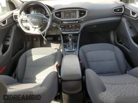 ✅ 2019 Hyundai Ioniq Blue • VIN: KMHC65LC4KU174126 • Lot: 73697504. Wystawiony na Copart z przebiegiem 116 223 mil. Bezpłatny archiwum sprzedaży aukcyjnych z USA i szczegółowy raport historii pojazdu na DreamBid. Zdjęcie 8.