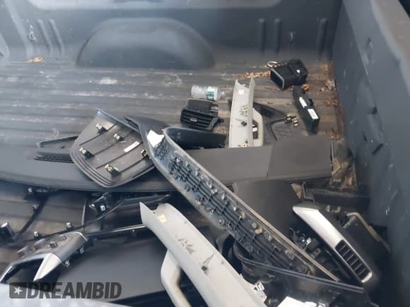 ✅ 2017 Chevrolet Silverado 2500HD LT • VIN: 1GC1KVEY7HF120235 • Lot: 42770202. Wystawiony na IAAI z przebiegiem 110 417 mil. Bezpłatny archiwum sprzedaży aukcyjnych z USA i szczegółowy raport historii pojazdu na DreamBid. Zdjęcie 12.