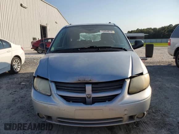 2005 Dodge Caravan SE z VIN 2D4GP24R45R378868, wystawiony jako Copart lot #75954874 z przebiegiem 257 046 mil mil oraz Nie do naprawy • Non repairable. Historia ofert i sprzedaży dostępna na DreamBid. Obrazek 5.