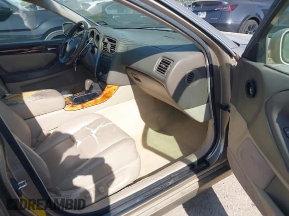 ✅ 1998 Lexus GS 300 • VIN: JT8BD68S4W0033869 • Lot: 41997162. Listed on IAAI with 187,125 mi. Free auction sales archive from the USA and detailed vehicle history report at DreamBid. Image 5.