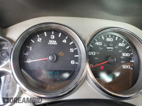 ✅ 2007 Chevrolet Silverado 2500HD 1LT • VIN: 1GCHK24K17E528504 • Lot: 71888565. Wystawiony na Copart z przebiegiem 187 952 mil. Bezpłatny archiwum sprzedaży aukcyjnych z USA i szczegółowy raport historii pojazdu na DreamBid. Zdjęcie 9.