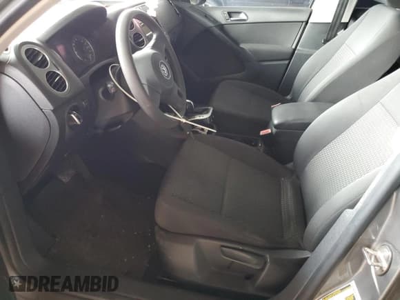 ✅ 2011 Volkswagen Tiguan S • VIN: WVGAV7AX9BW559052 • Лот: 93360355. Опубликован ранее на Copart с пробегом Не указан. Бесплатный доступ к архиву аукционных продаж из США и подробный отчёт об истории автомобиля на DreamBid. Изображение 7.