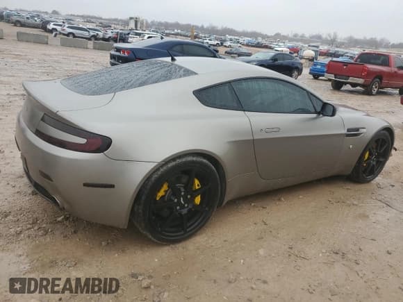 ✅ 2006 Aston Martin Vantage • VIN: SCFBB03BX6GC02042 • Лот: 42527075. Опубликован ранее на Copart с пробегом 61 538 миль. Бесплатный доступ к архиву аукционных продаж из США и подробный отчёт об истории автомобиля на DreamBid. Изображение 3.