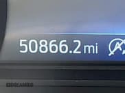 ✅ 2021 Ford Explorer XLT • VIN: 1FMSK8DH4MGC47581 • Lot: 42151310. Wystawiony na IAAI z przebiegiem 50 866 mil. Bezpłatny archiwum sprzedaży aukcyjnych z USA i szczegółowy raport historii pojazdu na DreamBid. Zdjęcie 15.