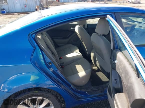 ✅ 2014 Kia Forte LX • VIN: KNAFX4A68E5240811 • Lot: 43365063. Listed on IAAI with 138,593 mi. Free auction sales archive from the USA and detailed vehicle history report at DreamBid. Image 8.