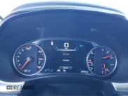 ✅ 2022 Chevrolet Traverse Premier • VIN: 1GNEVKKW1NJ187715 • Lot: 71280995. Wystawiony na Copart z przebiegiem 69 933 mil. Bezpłatny archiwum sprzedaży aukcyjnych z USA i szczegółowy raport historii pojazdu na DreamBid. Zdjęcie 9.