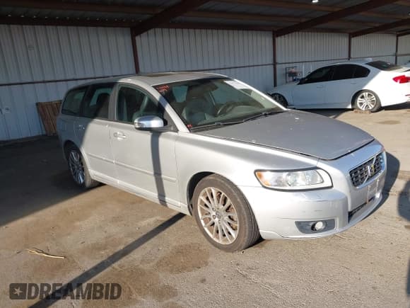 ✅ 2009 Volvo V50 • VIN: YV1MW390592470167 • Lot: 42473638. Listed on IAAI with 104,772 mi. Free auction sales archive from the USA and detailed vehicle history report at DreamBid. Image 1.