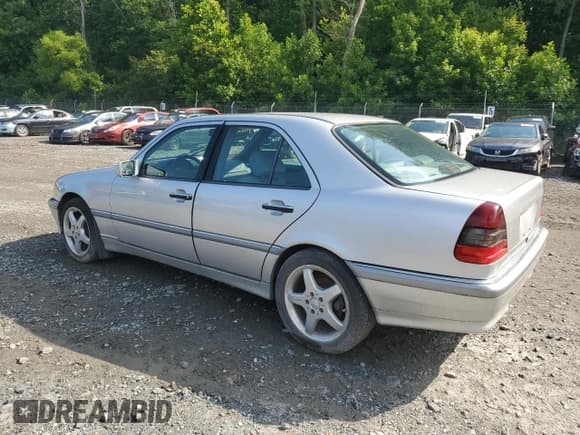 ✅ 1998 Mercedes-Benz C 230/260/280/320 • VIN: WDBHA23G6WA554827 • Lot: 64129885. Wystawiony na Copart z przebiegiem 135 990 mil. Bezpłatny archiwum sprzedaży aukcyjnych z USA i szczegółowy raport historii pojazdu na DreamBid. Zdjęcie 2.