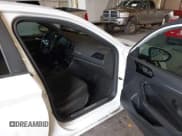 ✅ 2019 Volkswagen Jetta S • VIN: 3VW5T7BU6KM187764 • Lot: 43348152. Wystawiony na IAAI z przebiegiem 43 393 mil. Bezpłatny archiwum sprzedaży aukcyjnych z USA i szczegółowy raport historii pojazdu na DreamBid. Zdjęcie 5.