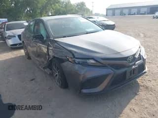 2023 Toyota Camry SE с VIN 4T1G11AK7PU810967, выставлен на аукционе IAAI как лот 42981358 с пробегом 53 869 миль миль и . История ставок и продаж доступна на DreamBid. Изображение 1.