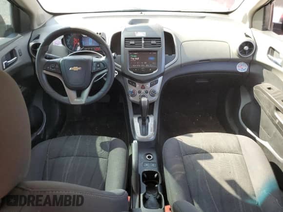 2014 Chevrolet Sonic LT z VIN 1G1JC5SH4E4107699, wystawiony jako Copart lot #68643334 z przebiegiem 240 294 mil mil oraz Szkoda całkowita • Salvage title. Historia ofert i sprzedaży dostępna na DreamBid. Obrazek 8.