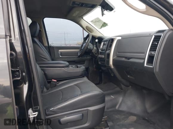 ✅ 2017 Ram 2500 SLT • VIN: 3C6UR5DL1HG759215 • Lot: 41457317. Listed on IAAI with 114,939 mi. Free auction sales archive from the USA and detailed vehicle history report at DreamBid. Image 5.