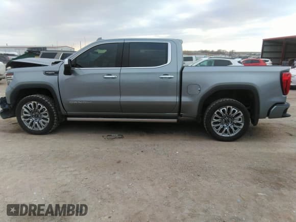 ✅ 2023 GMC Sierra 1500 Denali Ultimate • VIN: 1GTUUHEL2PZ270179 • Лот: 41263065. Опубликован ранее на IAAI с пробегом 23 712 миль. Бесплатный доступ к архиву аукционных продаж из США и подробный отчёт об истории автомобиля на DreamBid. Изображение 14.
