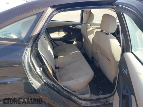 ✅ 2015 Ford Focus SE • VIN: 1FADP3F23FL226733 • Lot: 43727932. Wystawiony na IAAI z przebiegiem 166 457 mil. Bezpłatny archiwum sprzedaży aukcyjnych z USA i szczegółowy raport historii pojazdu na DreamBid. Zdjęcie 8.