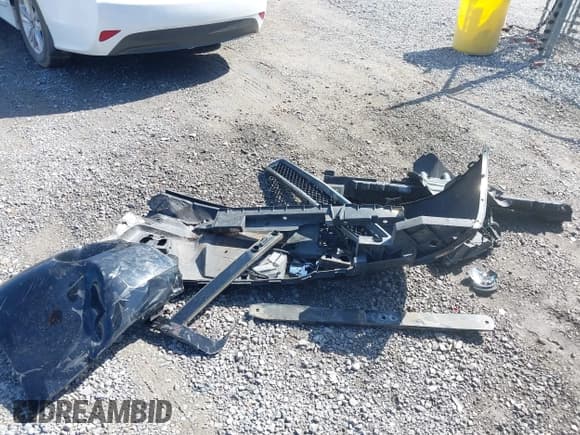 ✅ 2011 Chevrolet Suburban LT • VIN: 1GNSCJE05BR215667 • Lot: 42542649. Wystawiony na IAAI z przebiegiem 136 902 mil. Bezpłatny archiwum sprzedaży aukcyjnych z USA i szczegółowy raport historii pojazdu na DreamBid. Zdjęcie 12.