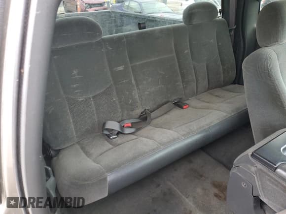 ✅ 2003 Chevrolet Silverado 2500HD LS • VIN: 1GCHK29U43E104044 • Lot: 84215684. Wystawiony na Copart z przebiegiem Nie podano. Bezpłatny archiwum sprzedaży aukcyjnych z USA i szczegółowy raport historii pojazdu na DreamBid. Zdjęcie 10.