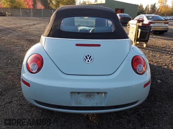 ✅ 2006 Volkswagen Beetle • VIN: 3VWRF31Y16M319759 • Lot: 90759135. Wystawiony na Copart z przebiegiem 124 158 mil. Bezpłatny archiwum sprzedaży aukcyjnych z USA i szczegółowy raport historii pojazdu na DreamBid. Zdjęcie 6.