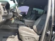 ✅ 2023 Chevrolet Suburban High Country • VIN: 1GNSKGKT5PR308538 • Lot: 64650155. Wystawiony na Copart z przebiegiem 78 506 mil. Bezpłatny archiwum sprzedaży aukcyjnych z USA i szczegółowy raport historii pojazdu na DreamBid. Zdjęcie 7.