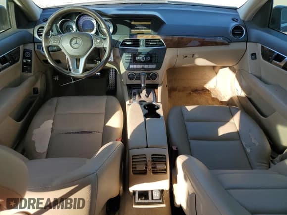 ✅ 2012 Mercedes-Benz C 300 Sport • VIN: WDDGF8BB4CF909666 • Lot: 91817295. Wystawiony na Copart z przebiegiem 113 121 mil. Bezpłatny archiwum sprzedaży aukcyjnych z USA i szczegółowy raport historii pojazdu na DreamBid. Zdjęcie 8.