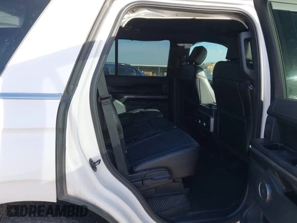 ✅ 2018 Ford Expedition XLT • VIN: 1FMJU1HT5JEA18863 • Lot: 41815687. Wystawiony na IAAI z przebiegiem 96 544 mil. Bezpłatny archiwum sprzedaży aukcyjnych z USA i szczegółowy raport historii pojazdu na DreamBid. Zdjęcie 8.