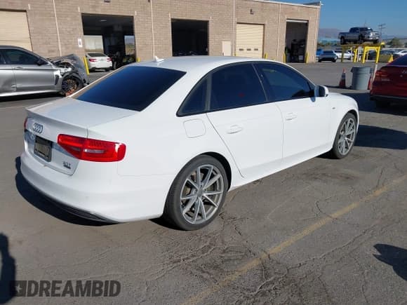 ✅ 2016 Audi A4 Premium • VIN: WAUBFAFL2GN016564 • Lot: 43483173. Listed on IAAI with 87,694 mi. Free auction sales archive from the USA and detailed vehicle history report at DreamBid. Image 4.