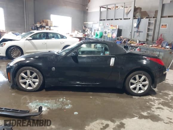 ✅ 2004 Nissan 350Z Touring • VIN: JN1AZ36AX4T014409 • Lot: 41610945. Wystawiony na IAAI z przebiegiem 86 756 mil. Bezpłatny archiwum sprzedaży aukcyjnych z USA i szczegółowy raport historii pojazdu na DreamBid. Zdjęcie 14.