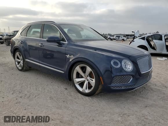 ✅ 2020 Bentley Bentayga V8 • VIN: SJAAM2ZV5LC027993 • Lot: 49128105. Wystawiony na Copart z przebiegiem Nie podano. Bezpłatny archiwum sprzedaży aukcyjnych z USA i szczegółowy raport historii pojazdu na DreamBid. Zdjęcie 4.