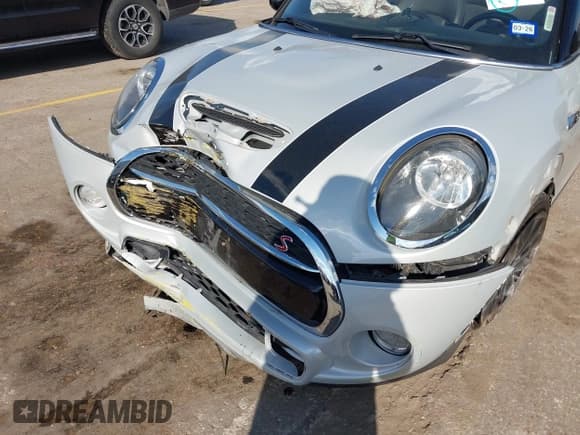 ✅ 2019 MINI Convertible Cooper S • VIN: WMWWG9C58K3E41684 • Lot: 43402298. Wystawiony na IAAI z przebiegiem 30 820 mil. Bezpłatny archiwum sprzedaży aukcyjnych z USA i szczegółowy raport historii pojazdu na DreamBid. Zdjęcie 6.