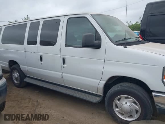 ✅ 2014 Ford Econoline Passenger XL • VIN: 1FBSS3BL8EDA89879 • Lot: 41755340. Wystawiony na IAAI z przebiegiem 37 066 mil. Bezpłatny archiwum sprzedaży aukcyjnych z USA i szczegółowy raport historii pojazdu na DreamBid. Zdjęcie 13.