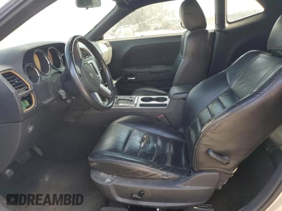 ✅ 2010 Dodge Challenger SE • VIN: 2B3CJ4DV6AH190103 • Lot: 44351415. Wystawiony na Copart z przebiegiem Nie podano. Bezpłatny archiwum sprzedaży aukcyjnych z USA i szczegółowy raport historii pojazdu na DreamBid. Zdjęcie 7.