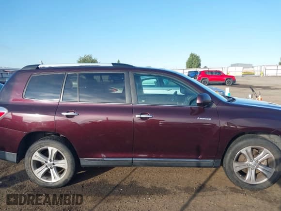 ✅ 2011 Toyota Highlander Limited • VIN: 5TDDK3EH0BS082159 • Lot: 43372693. Listed on IAAI with 183,907 mi. Free auction sales archive from the USA and detailed vehicle history report at DreamBid. Image 13.