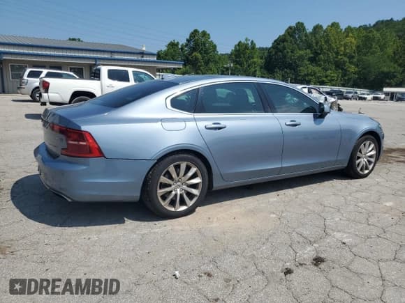 ✅ 2018 Volvo S90 Momentum • VIN: LVY992MK8JP018557 • Лот: 66074095. Опубликован ранее на Copart с пробегом 158 740 миль. Бесплатный доступ к архиву аукционных продаж из США и подробный отчёт об истории автомобиля на DreamBid. Изображение 3.