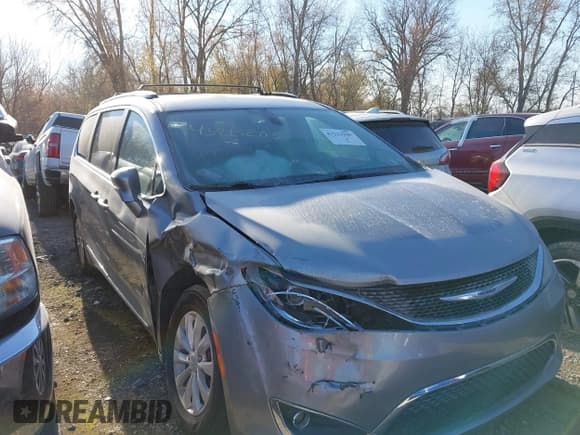✅ 2019 Chrysler Pacifica Touring L • VIN: 2C4RC1BG0KR539368 • Lot: 43213205. Wystawiony na IAAI z przebiegiem 114 418 mil. Bezpłatny archiwum sprzedaży aukcyjnych z USA i szczegółowy raport historii pojazdu na DreamBid. Zdjęcie 6.