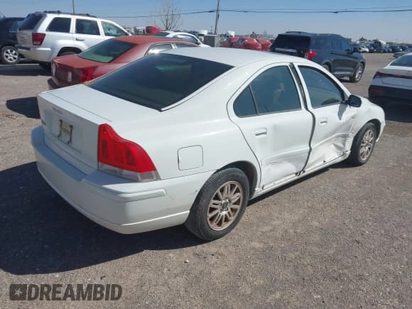 ✅ 2005 Volvo S60 • VIN: YV1RS612652464212 • Лот: 43420277. Опубликован ранее на IAAI с пробегом Не указан. Бесплатный доступ к архиву аукционных продаж из США и подробный отчёт об истории автомобиля на DreamBid. Изображение 4.