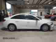 2015 Chevrolet Cruze LS z VIN 1G1PA5SH4F7209231, wystawiony jako IAAI lot #43335340 z przebiegiem 137 165 mil mil oraz . Historia ofert i sprzedaży dostępna na DreamBid. Obrazek 13.