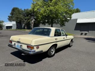 ✅ 1970 Mercedes-Benz 280 • VIN: 10801612053480 • Лот: 60515535. Опубликован ранее на Copart с пробегом 75 608 миль. Бесплатный доступ к архиву аукционных продаж из США и подробный отчёт об истории автомобиля на DreamBid. Изображение 4.