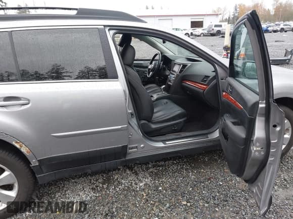 ✅ 2011 Subaru Outback Limited Power Moon • VIN: 4S4BRDLC0B2444705 • Lot: 43700204. Wystawiony na IAAI z przebiegiem 95 710 mil. Bezpłatny archiwum sprzedaży aukcyjnych z USA i szczegółowy raport historii pojazdu na DreamBid. Zdjęcie 5.