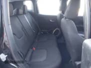 ✅ 2017 Jeep Renegade Sport • VIN: ZACCJAAHXHPF49957 • Lot: 43890480. Wystawiony na IAAI z przebiegiem 193 919 mil. Bezpłatny archiwum sprzedaży aukcyjnych z USA i szczegółowy raport historii pojazdu na DreamBid. Zdjęcie 8.