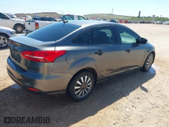 ✅ 2018 Ford Focus S • VIN: 1FADP3E23JL311680 • Lot: 42927732. Listed on IAAI with 134,430 mi. Free auction sales archive from the USA and detailed vehicle history report at DreamBid. Image 4.