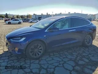 ✅ 2017 Tesla Model X 90D • VIN: 5YJXCBE23HF078524 • Лот: 93341045. Опубликован ранее на Copart с пробегом 83 466 миль. Бесплатный доступ к архиву аукционных продаж из США и подробный отчёт об истории автомобиля на DreamBid. Изображение 1.