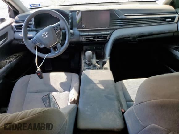 ✅ 2025 Toyota Camry LE • VIN: 4T1DAACK1SU179139 • Лот: 81591585. Опубликован ранее на Copart с пробегом 8 828 миль. Бесплатный доступ к архиву аукционных продаж из США и подробный отчёт об истории автомобиля на DreamBid. Изображение 8.