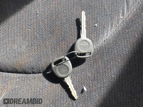 ✅ 2002 GMC Sierra 2500HD SLT • VIN: 1GTHK29U22E200589 • Lot: 41570631. Wystawiony na IAAI z przebiegiem 219 661 mil. Bezpłatny archiwum sprzedaży aukcyjnych z USA i szczegółowy raport historii pojazdu na DreamBid. Zdjęcie 11.